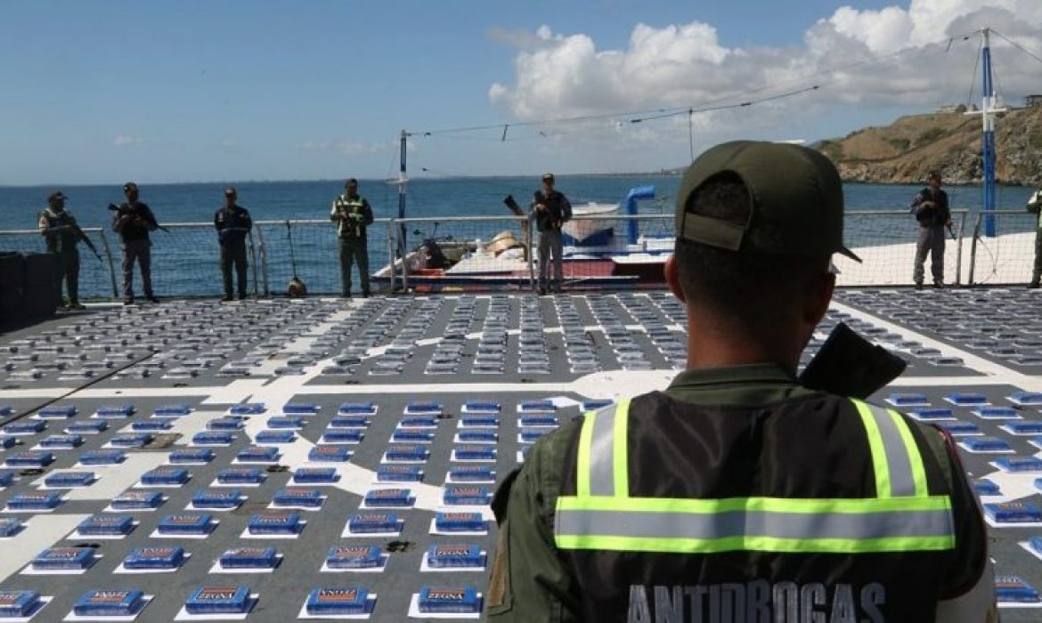 Venezuela y Francia interceptan embarcación con más de 3 toneladas de droga en aguas internacionales