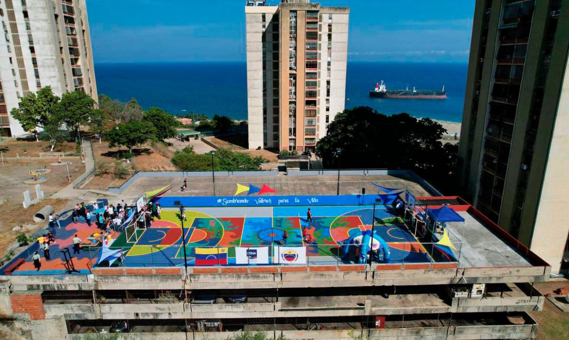 Se recuperó un espacio deportivo en la parroquia Catia la mar de La Guaira