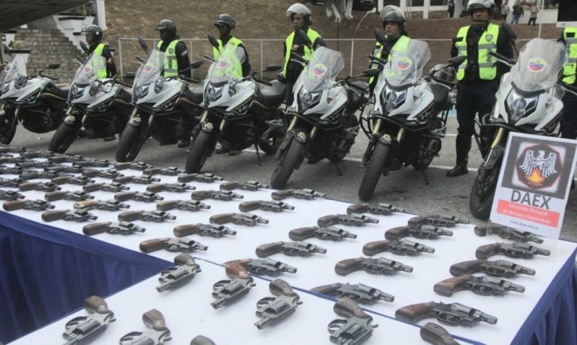Dotan al Cicpc y a la PNB de 2 mil 500 armas para garantizar la protección del pueblo