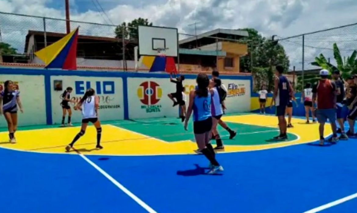 Culminan en un mes 150 canchas deportivas gracias al programa “Mi cancha bonita”