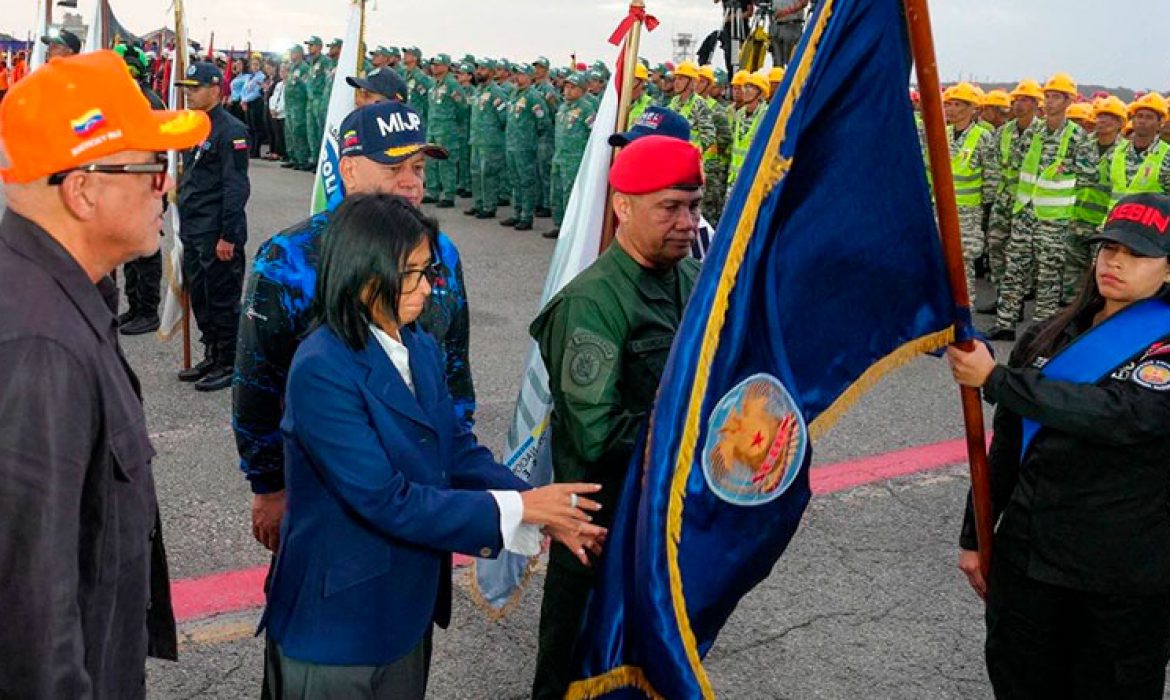 Presidenta (E) Delcy Rodríguez condecora más de 6 mil rescatistas en La Guaira tras sismos