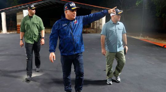 En La Guaira el Capitán Diosdado Cabello supervisa campamento transitorio en la Universidad Simón Bolívar